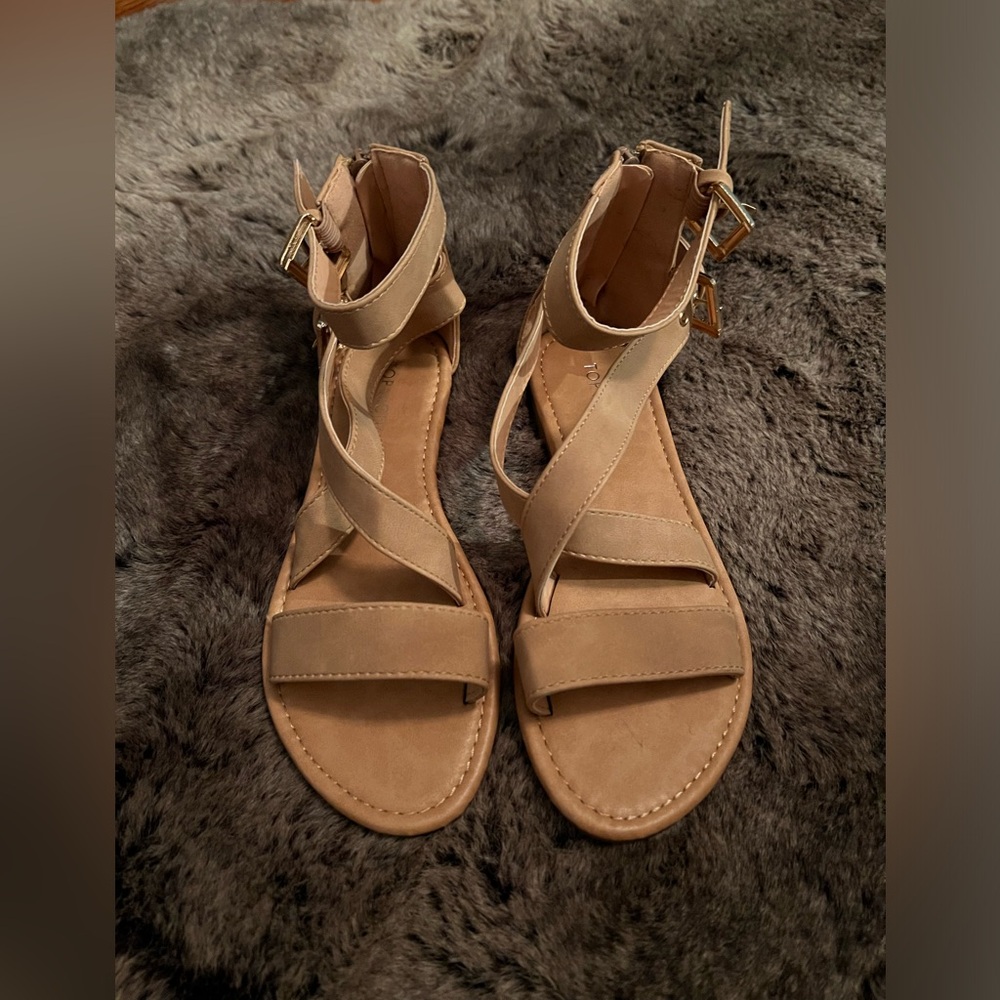 NWOT Sandals